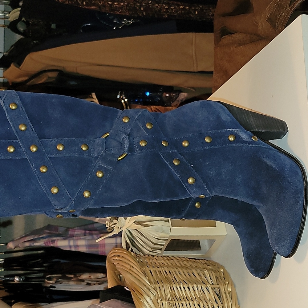 Carlos Santana Suede boots